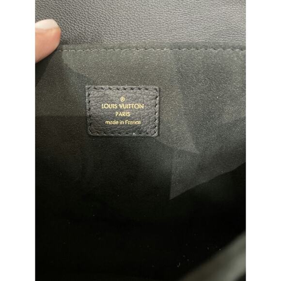 Louis Vuitton Lockme Chain PM Bag in Black - Like New Condition - Picture 6 of 7